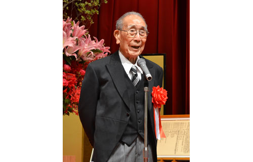 元町長の菅原氏に町名誉町民贈呈(2020-10-02)