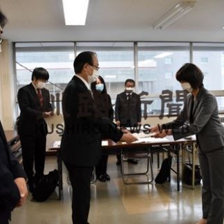 北教組釧路支部など６団体が新型コロナ感染防止など市と市教委に要請(2020-10-28)