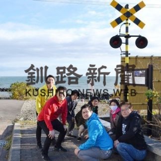 弁天ケ浜で踏切警報機再現(2020-10-31)