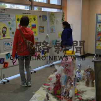 ４園合同、園児の絵展示(2020-10-14)