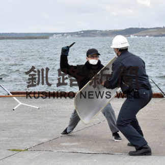 テロを水際で阻止を　根室港で１６機関対策訓練(2020-10-24)
