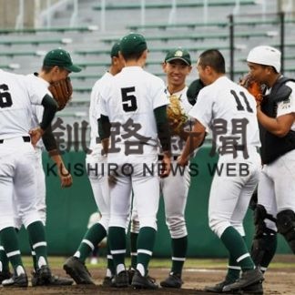 秋季高校野球　武修館、決勝進出ならず(2020-10-11)