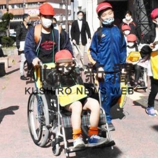 パラ選手に優しい街に　朝陽小児童が車椅子体験(2020-10-21)