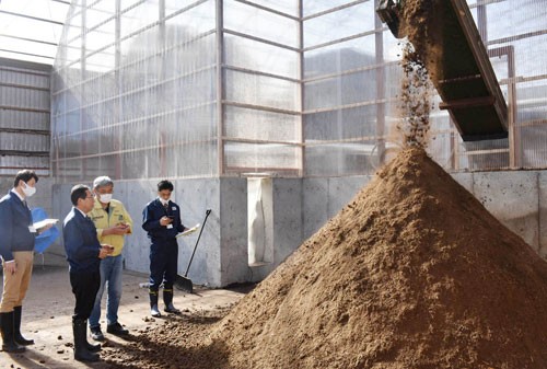 標茶でふん尿を短時間で敷料、燃料に エフシーエスが急速処理施設整備(2020-10-10)