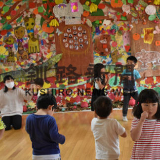 秋の森、壁画で表現　　仏教釧路幼稚園でお月見会(2020-10-04)