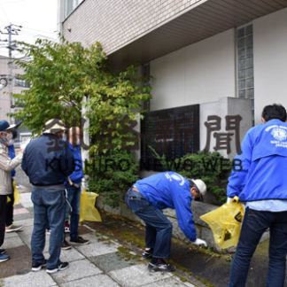 釧路みなとライオンズクラブが啄木歌碑清掃(2020-10-02)