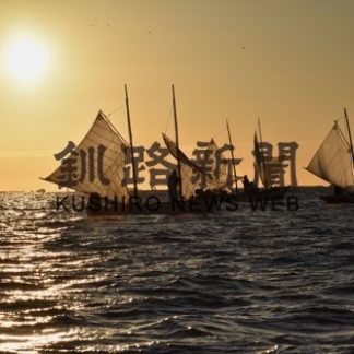 打瀬船 帆はためかせ　別海・野付湾ホッカイシマエビ漁(2020-10-25)