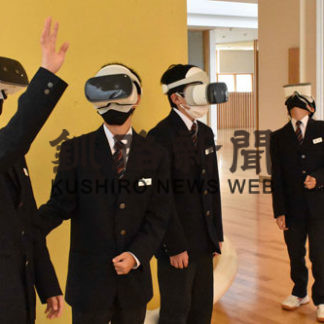 迫力恐竜や宇宙、ＶＲで　町内全中学生が体験学習(2020-10-07)