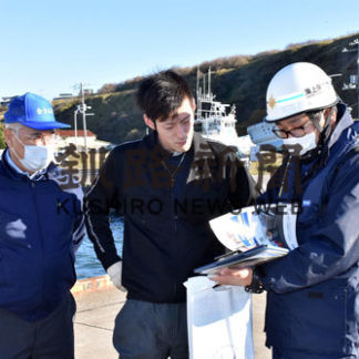 サンマ漁安全操業を　海保など訪船指導(2020-10-27)