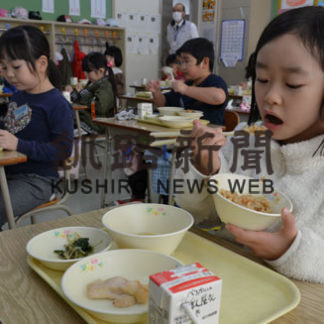 道産ホタテ「おいしい」厚岸町内の小中で給食(2020-10-22)