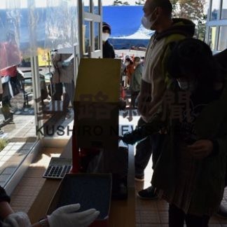 標津でカウモン青空広場＆ガラポン抽選会_1(2020-10-19)