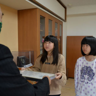 「評価うれしい」　釧新教育図書興津小に贈呈(2020-10-09)