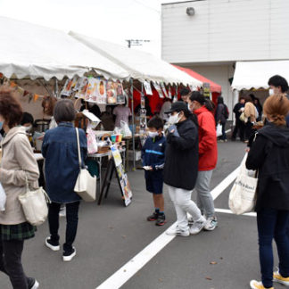 飲食店を元気に　初のネムロバルフェスにぎわう(2020-10-09)