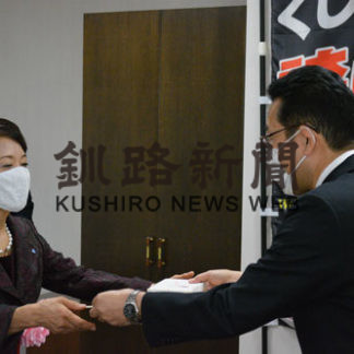 古俣氏に札幌国税局長納税表彰(2020-11-13)