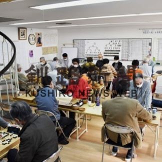 囲碁頂点目指し熱戦(2020-11-02)