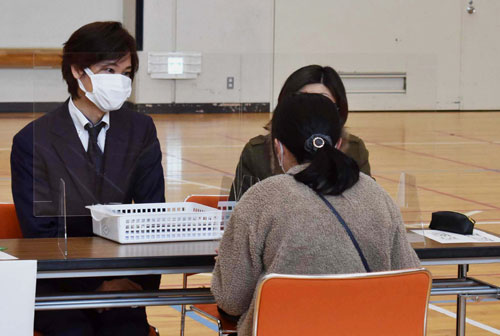 求職登録や企業と面接 13社の人手不足支援 弟子屈と釧路職安(2020-11-14)