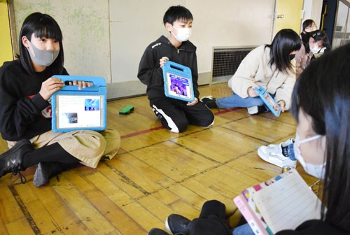北斗小でタブレット活用し修学旅行報告会(2020-11-06)