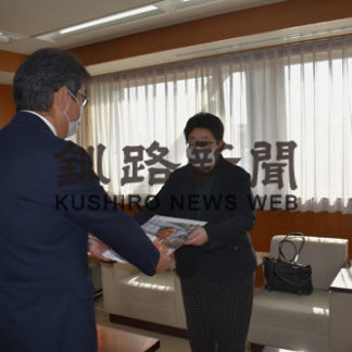 「命の重要さ学んで」釧路市に図書寄贈(2020-11-15)