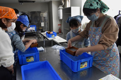 親子で「富貴紙」作り体験(2020-11-29)