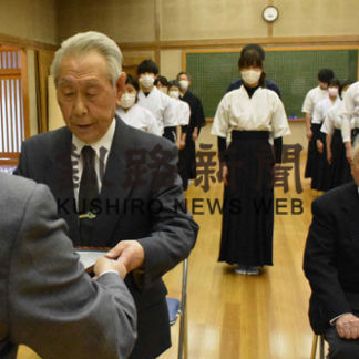 スポーツ振興に寄与、高橋さんら３人表彰(2020-11-07)