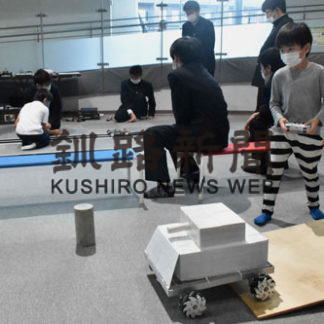 子供たちがロボット操作などを楽しむ(2020-11-07)