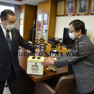 オオハクチョウ初飛来クイズ、３人当選(2020-11-21)