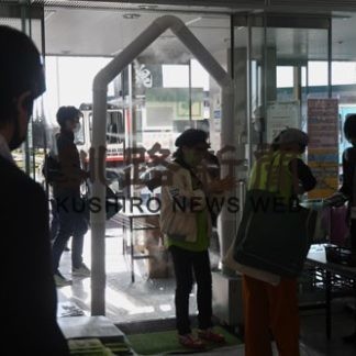 コロナ対策徹底しスポーツ観戦_1(2020-11-11)