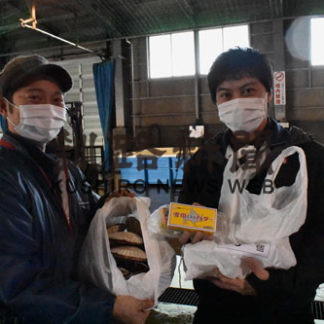 ホタテとバター味わって　無償配布、豊漁で倍増(2020-12-04)