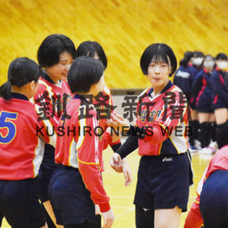 中学バレー丹頂リーグ、１２チーム熱戦(2020-12-21)
