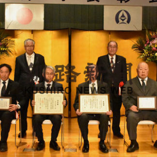 井上さんに教育文化功労賞(2020-12-19)