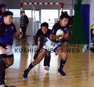 トライ目指し熱戦　オーク杯タグラグビー大会(2020-12-08)