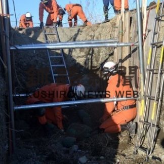 土砂埋没救助を想定　市中央消防署が道東初の訓練(2020-12-10)