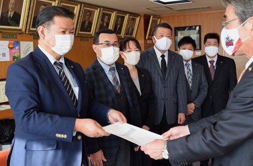 市民連合議員団、重点13項目を含む24政策141項目を市に政策要望(2020-12-15)