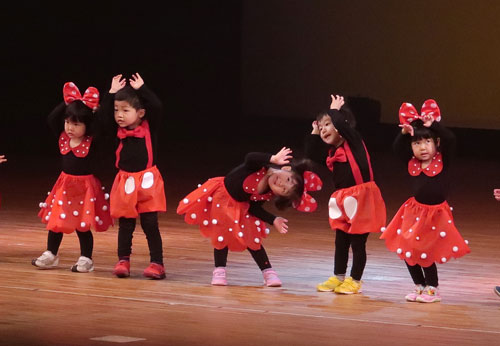 かわいい踊り、演奏披露 根室つくし幼稚園お遊戯会(2020-12-13)