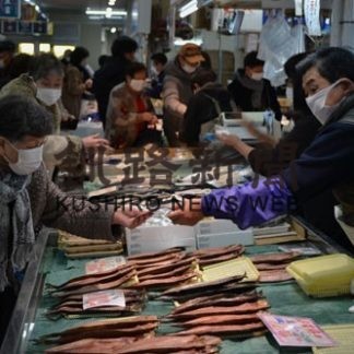 「ど～んと市」　まずまずの人出(2020-12-20)