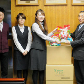 インスメタル、園児２２６人にＸマスプレゼント(2020-12-22)