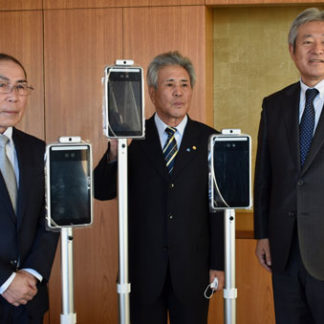 根室地方法人会中標津支部が非接触式検知器を寄贈(2020-12-12)