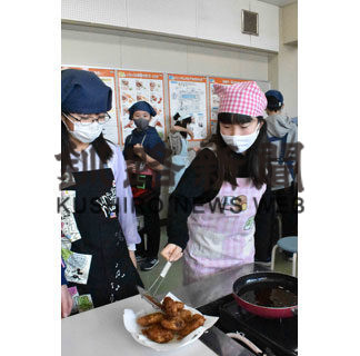 愛国小でエゾシカメンチカツ作りに挑戦(2020-12-19)