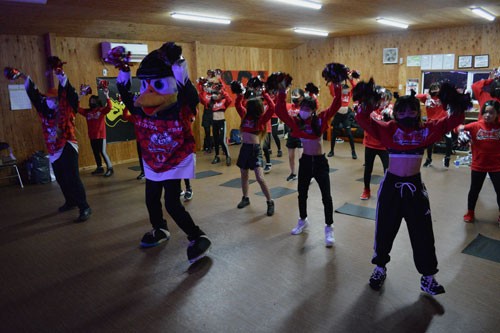 「gogoキッズ」結成 踊りと笑顔でクレインズ応援(2020-12-28)