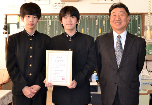 弘済会北海道支部が霧多布中に図書20万円相当寄贈(2020-12-26)