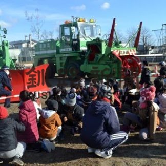 除雪車「かっこいい」　愛国小で業界団体出前授業(2020-12-18)