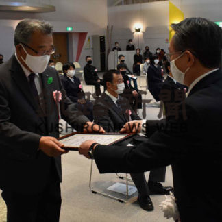 スポーツ表彰式で役員や選手の活躍たたえる(2020-12-02)