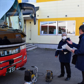 バス輸送、安全確保点検　繁忙期迎え釧路運輸支局(2020-12-12)