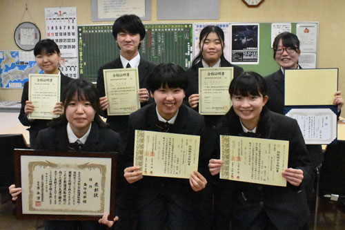 釧路商業高校生徒8人の資格や賞獲得で表彰(2020-12-26)