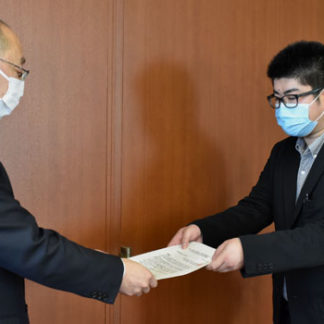 市議会に防災・減災政策の強化と充実を求める請願書提出(2020-12-12)