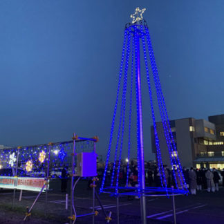 青い光で医療従事者応援　根室市立病院でイルミ点灯(2020-12-12)