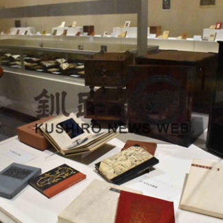 刊本作品１０３点並ぶ(2020-12-06)