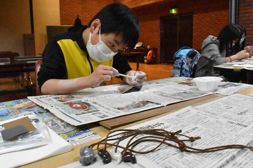 根気強く まが玉作り(2021-01-12)