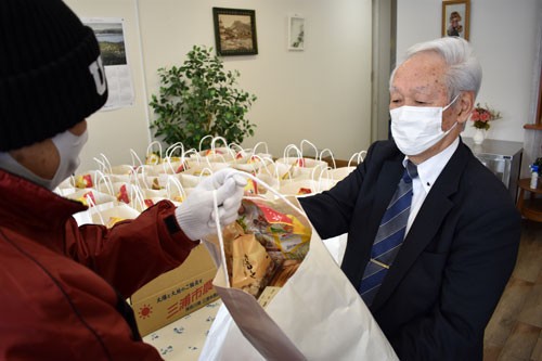 NPOが障害者、難病患者らに食料品の贈り物(2021-01-27)