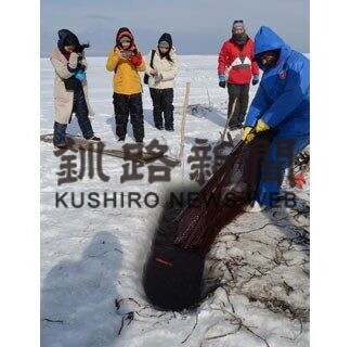 野付湾で氷下待網漁体験を(2021-01-28)